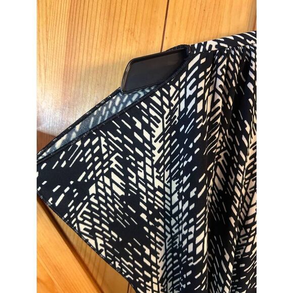 Kenneth Cole Black Cream Wrap Dress Short Sleeved Cold Shoulder Size Medium (882 - Picture 3 of 6